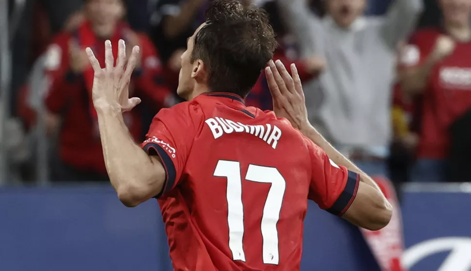 epa11617650 Osasuna's Ante Budimir celebrates after scoring the 1-0 goal during the Spanish LaLiga soccer match between CA Osasuna and Las Palmas, in Pamplona, Spain, 21 September 2024. EPA/Jesus Diges