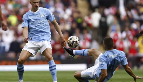 epa10787683 Mateo Kovacic (R) and Erling Haaland (L) of Manchester City in action during the FA Community Shield soccer match between Arsenal London and Manchester City in London, Britain, 06 August 2023. EPA/TOLGA AKMEN