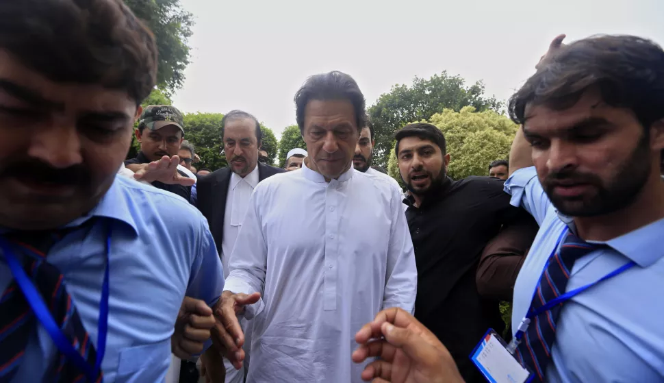 epa06933198 Imran Khan (C), head of Pakistan Tehrik-e-Insaf political party arrives to meet his party's workers in Peshawar, Pakistan, 07 August 2018. PTI parliamentary board nominated Imran Khan as the party's candidate for the Prime Minister. Former cricketer Imran Khan's Pakistan Tehreek-e-Insaf has emerged as the biggest party, securing 116 of the 272 seats in the National Assembly, according to the Election Commission of Pakistan. EPA/ARSHAD ARBAB