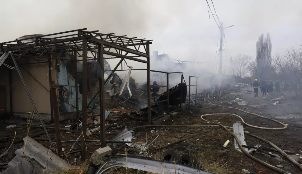 epa11792931 Ukrainian rescuers work at the site of an airstrike on a private building in Kharkiv, northeastern Ukraine, 25 December 2024, amid the Russian invasion. According to the State Emergency Service of Ukraine (SESU), at least six people were injured in the northeastern Ukrainian city of Kharkiv after Russia launched a missile and drone attack across Ukraine on 25 December. EPA/SERGEY KOZLOV