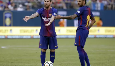 epa06104579 FC Barcelona's #11 Neymar (R) and teammate #10 Lionel Messi react during their match against Juventus in the first half during the 2017 2017 International Champions Cup (ICC) at Giants Stadium in East Rutherford, New Jersey, USA, 22 July 2017. EPA/JASON SZENES