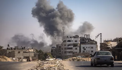 epaselect epa11593231 Smoke rises following an Israeli airstrike in Khan Younis, southern Gaza Strip, 08 September 2024. More than 40,000 Palestinians and over 1,400 Israelis have been killed, according to the Palestinian Health Ministry and the Israel Defense Forces (IDF), since Hamas militants launched an attack against Israel from the Gaza Strip on 07 October 2023, and the Israeli operations in Gaza and the West Bank which followed it. EPA/HAITHAM IMAD