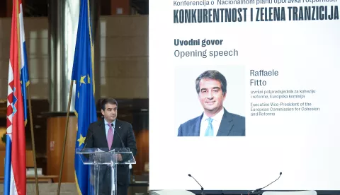 Zagreb, 20.01.2025 - Konferencija "Nacionalni plan oporavka i otpornosti - Konkurentnost i zelena tranzicija u Hrvatskoj" u organizaciji predstavništva Europske komisije u Hrvatskoj i Vlade RH u Nacionalnoj i sveučilišnoj knjižnici i Zagrebu. Na slici izvršni potpredsjednik Europske komisije Raffaele Fitto zadužen za koheziju i reforme.foto HINA/ Damir SENČAR/ ds