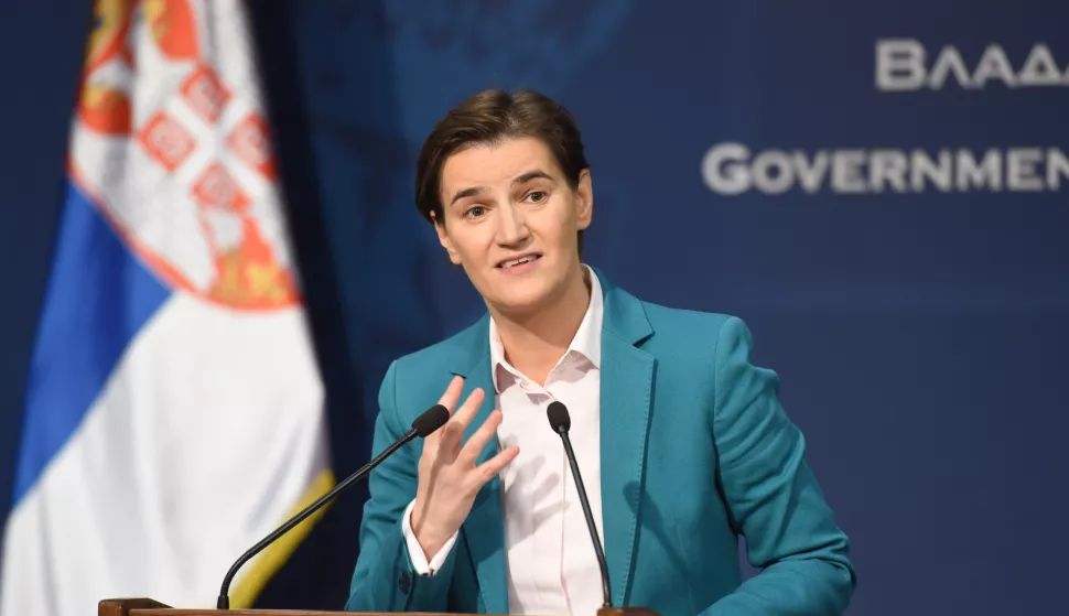 Beograd, 12.2018. - Srbijanska premijerka Ana Brnabić pozvala je u srijedu Pritinu da pokae albu koju je navodno uputila tijelima CEFTA-e o tome da Srbija kri taj sporazum, o čemu je dan ranije u Zagrebu, na sastanku SEI-a, govorio albanski premijer Edi Rama, koji je, smatra Brnabić, trebao pozvati Pritinu na razumnije ponaanje, a ne iriti ono to je ona nazvala "političkim spinom". Ako albe nema, onda je Rama svjesno i namjerno pokuao obmanuti javnost u regiji da je Srbija prekrila sporazum CEFTA, rekla je Brnabić novinarima u srbijanskoj vladi, komentirajući Raminu izjavu u Zagrebu da je Srbija prva krila regionalni trgovinski sporazum te da se Kosovo zbog toga alilo.foto HINA/ TANJUG/ DRAGAN KUJUNDZIC/ ua