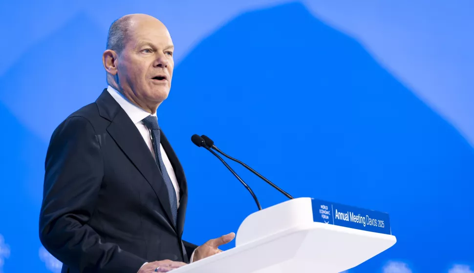 epa11842038 German Chancellor Olaf Scholz delivers a speech during a plenary session in the Congress Hall, during the 55th annual meeting of the World Economic Forum (WEF) in Davos, Switzerland, 21 January 2025. The World Economic Forum annual meeting brings together entrepreneurs, scientists, and corporate and political leaders in Davos and takes place from January 20 to 24. EPA/MICHAEL BUHOLZER