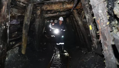 epa07340960 A handout photo made available by the Energy and Mining Ministry of Peru shows a group of rescue workers during an attempt to free four trapeed miners at the Pampahuay coal mine, in Oyon municipality, Peru, 02 February 2019 (issued 03 February 2019). A rescue operation for four trapped miners is expected to be almost finished, the Ministry informed, as rescuers were about to complete a tunnel only four meters away from the chamber where the miners are believed to be situated. EPA/ENERGY AND MINING MINISTRY HANDOUT HANDOUT EDITORIAL USE ONLY/NO SALES