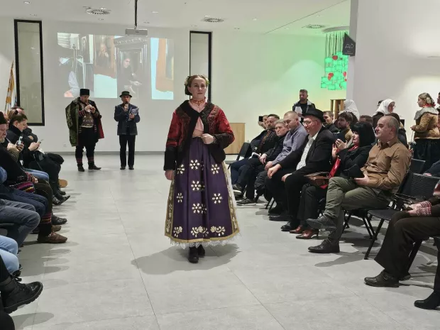 revija &scaron;okačkih kabanica siječanj 2025