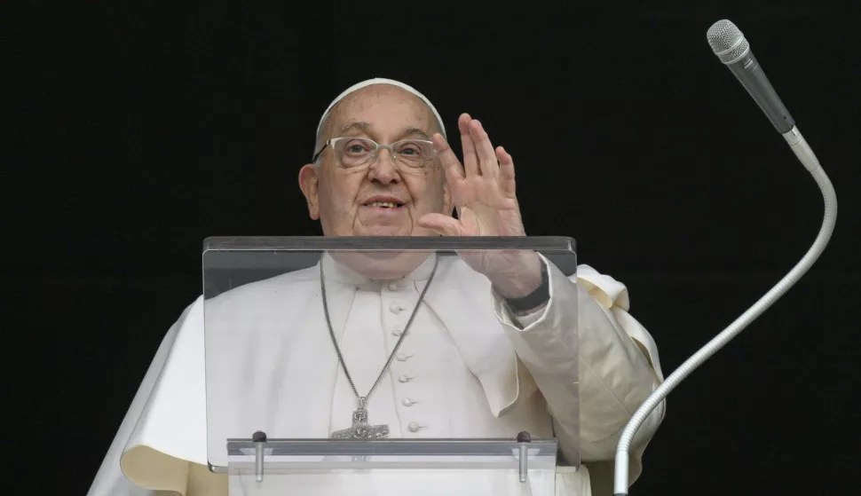 epa11836402 A handout picture provided by the Vatican Media shows Pope Francis leading the Angelus prayer, traditional Sunday's prayer, from the window of his office overlooking Saint Peter's Square, in Vatican City, 19 January 2025. EPA/VATICAN MEDIA HANDOUT HANDOUT EDITORIAL USE ONLY/NO SALES