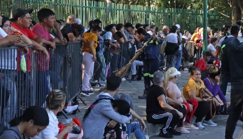 epa11845277 People wait in line to resolve their immigration situation in Tapachula, Chiapas state, Mexico, 22 January 2025. Migrants stranded at the southern border of Mexico have to choose between continuing their journey or returning to their countries due to the new restrictions imposed by US President Donald Trump and the repatriation policies announced by Mexican President Claudia Sheinbaum. EPA/JUAN MANUEL BLANCO