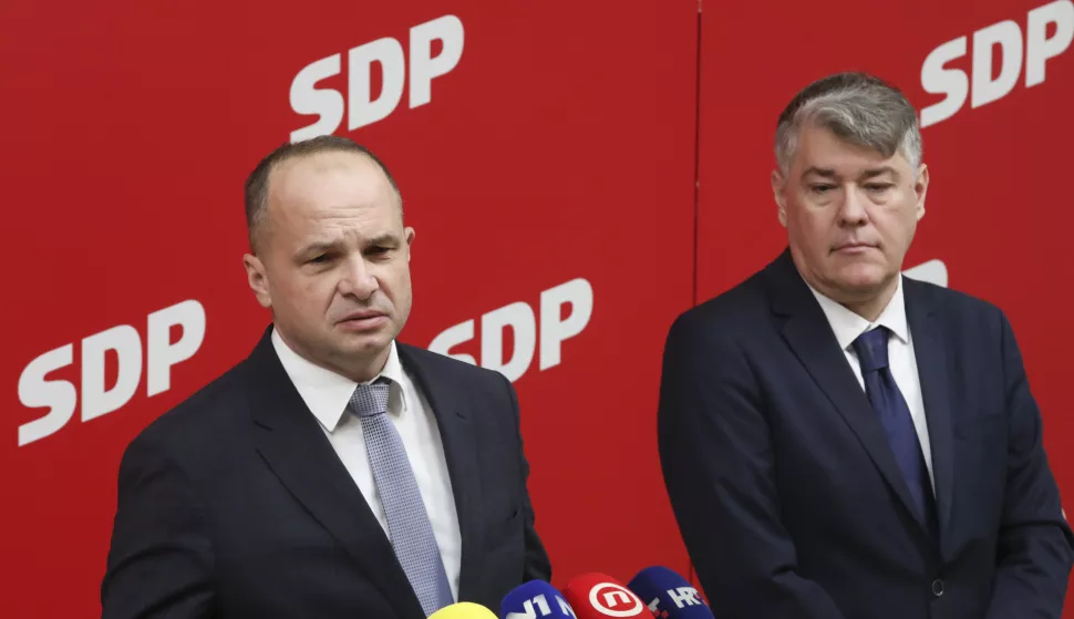 Zagreb, 24.01.2025.- Predsjednik SDP-a Siniša Hajdaš Dončić i saborski zastupnik Boris Lalovac održali su konferenciju za medije s temom inflacije i pada životnog standarda građana. Na fotografiji Siniša Hajdaš Dončić, Boris Lalovac. foto HINA/ Lana SLIVAR DOMINIĆ/ lsd