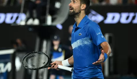 epa11842012 Novak Djokovic of Serbia reacts during his Men's Singles quarterfinal match against Carlos Alcaraz of Spain at the Australian Open tennis tournament in Melbourne, Australia, 21 January 2025. EPA/JOEL CARRETT AUSTRALIA AND NEW ZEALAND OUT