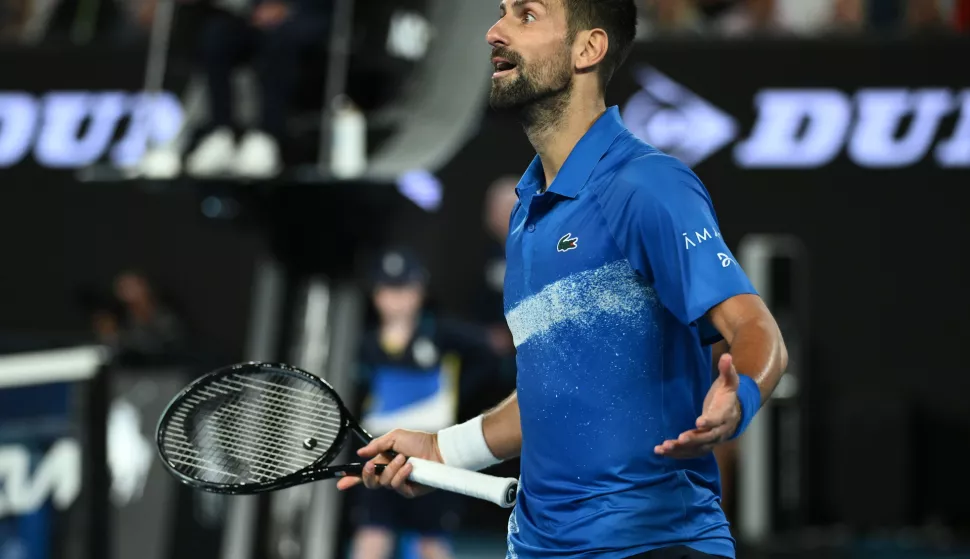 epa11842012 Novak Djokovic of Serbia reacts during his Men's Singles quarterfinal match against Carlos Alcaraz of Spain at the Australian Open tennis tournament in Melbourne, Australia, 21 January 2025. EPA/JOEL CARRETT AUSTRALIA AND NEW ZEALAND OUT