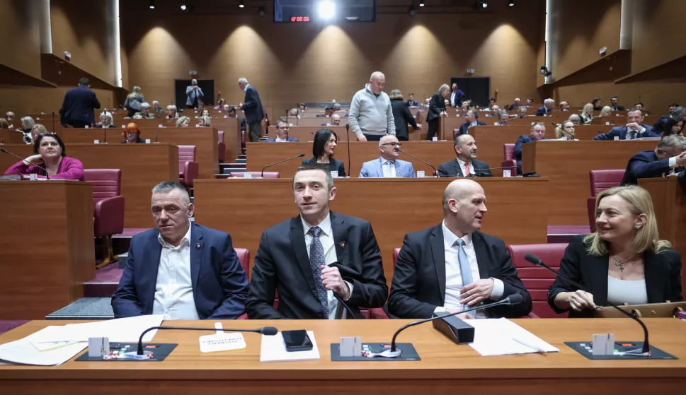 Zagreb, 24.01.2025 - Glasovanje u Hrvatskom saboru o raspravljenim točkama. Na slici Stipo Mlinarić, Ivan Penava, Ivica Kukavica, Marijana Petir.foto HINA/ Damir SENČAR/ ds