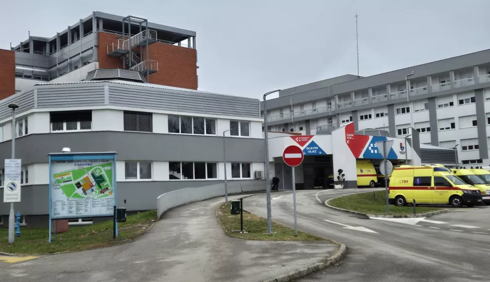 ?akovec, 18.01.2025 - Nakon ?to je ?upanijska bolnica ?akovec (na slici) odbacila optu?be dijela kirurga vezane uz imenovanje Roberta Grudi?a na poziciju pro?elnika Slu?be kirur?kih djelatnosti, nezadovoljni kirurzi ponovno su se oglasili priop?enjem. U subotu su jo? jednom istaknuli kako smatraju da izbor nije bio vo?en stru?nim kriterijima, ve? politi?kim odlukama. foto HINA/ Sini?a KALAJD?IJA/ ik