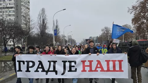 Beograd, 24.01.2025. - U opći štrajk u Srbiji, na koji su pozvali studenti poslije dvomjesečnih blokada fakulteta zbog tragedije na novosadskom željezničkom kolodvoru, u petak su se uključili brojni poduzetnici, udruge, djelatnici kulture i pojedini mediji, dok vladajuća Srpska napredna stranka (SNS) popodne organizira skup "pokreta za narod". foto HINA/ FoNet/ tm