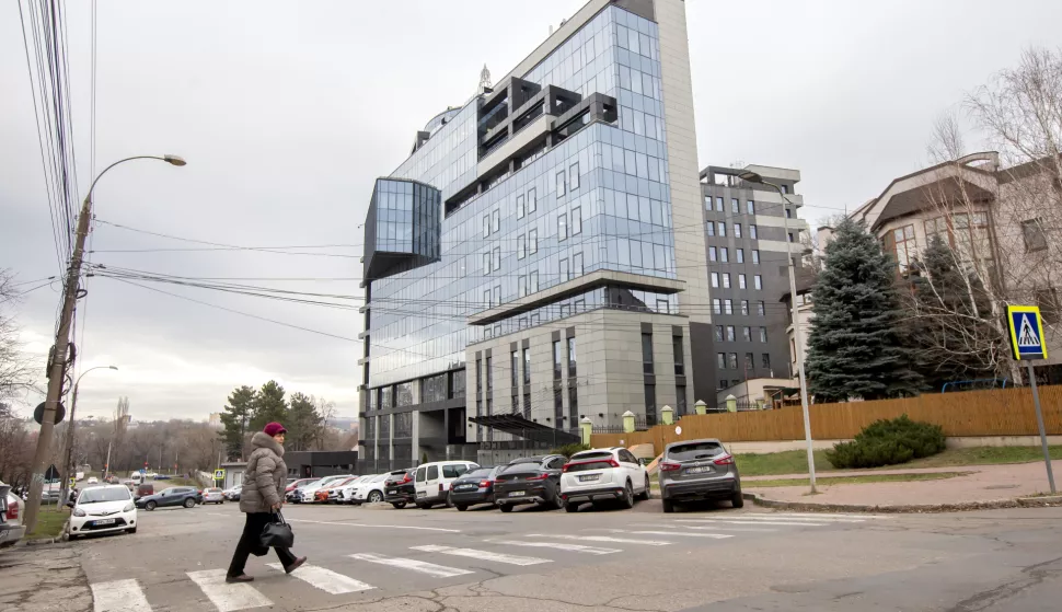 epa11809301 A woman crosses the street near the Moldovagaz building in Chisinau, Moldova, 06 January 2025. Russian energy giant Gazprom suspended natural gas supplies to Moldova as of 01 January 2025, citing unpaid debts. At the same time, Gazprom said it had stopped after Ukraine refused to renew a transit agreement. In the Russia-backed breakaway region of Transnistria, also supplied with Russian gas, energy company Tirasteploenergo urged residents to dress warmly, gather family members together in a single room, hang blankets or thick curtains over windows, and use electric heaters. EPA/DUMITRU DORUMoldavija, Ki&scaron;injev