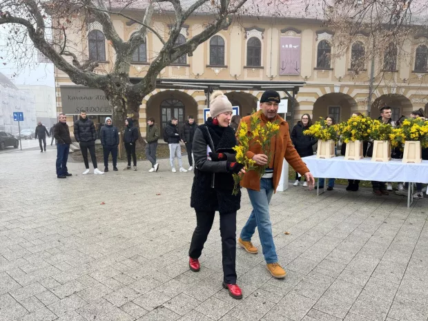 U Vinkovcima obilježen Dan mimoza u sredi&scaron;njem gradskom parku. Organizirali su ga: Hrvatski zavod za javno zdravstvo Vukovarsko-srijemske županije, Liga protiv raka Vinkovci, Gradsko dru&scaron;tvo Crvenog križa Vinkovci i učenici vinkovačke Zdravstveno veterinarske &scaron;kole Dr. Andrije &Scaron;tampara.