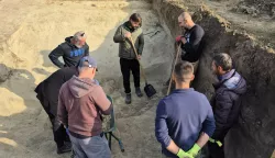 Osijek, 25.1.2025.- Rezultati vi?egodi?njih arheolo?kih istra?ivanja koje na podru?ju Batine u Baranji provodi Arheolo?ki muzej Osijek (AMO) omogu?ili su nove spoznaje, posebice o prapovijesnom i rimskom razdoblju, na prostoru na kojemu postoji kontinuitet naseljavanja od nekoliko tisu?a godina. Na slici pro?logodi?nja arheolo?ka istra?ivanja kod Batine. foto HINA/ Arheolo?ki muzej Osijek/ ua