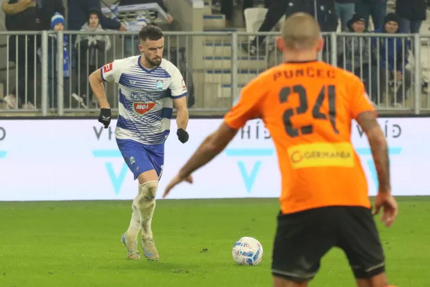 Osijek, 24. 01. 2025, Opus Arena. Nogomet. SuperSport HNL 24/25. Osijek - &Scaron;ibenik. Arnel Jakupović (17).snimio GOJKO MITIĆ