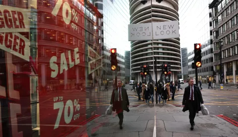 epa11856618 People walk down a street in the Financial District of the City of London in London, Britain, 27 January 2025. According to the Confederation of British Industry (CBI), private-sector firms are expected to cut staff and raise prices in response to the UK government's budget and slow economic growth. EPA/NEIL HALL