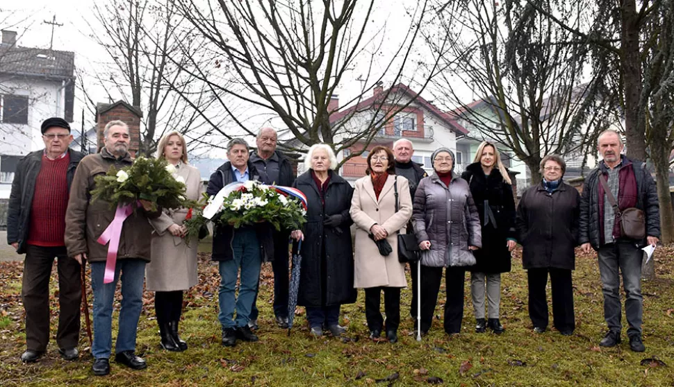 POŽEGA- U prigodi Dana sjećanja na žrtve holokausta, 27. siječnja, Udruga antifašističkih boraca i antifašista Požega upriličila je na požeškom Židovskom groblju komemoraciju