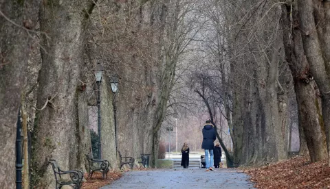 Osijke, 27. 01. 2025, Perivoj Kralja Tomislava, šetači živnuli, lijepo i toplo vrijeme. Proljeće u siječnju.snimio GOJKO MITIĆ