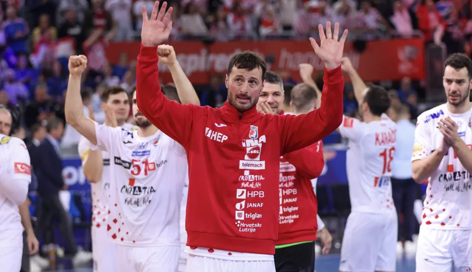 Zagreb, 26.01.2025 - Susret 3. kola 2. kruga Svjetskog prvenstva rukometaša, Hrvatska - Slovenija. Na slici hrvatski rukometaš Domagoj Duvnjak slavi pobjedu i ulazak u četvrtfinale Svjetskog rukometnog prvenstva.foto HINA/ Damir SENČAR/ ds