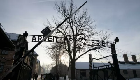 27 January 2019, Poland, Oswiecim: "Arbeit macht frei" stands above a gate to the former Auschwitz concentration camp, which NRW Prime Minister Laschet visited on the occasion of the International Holocaust Memorial Day. Photo: Bernd Thissen/dpa /DPA/PIXSELL