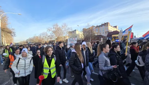 Beograd, 27.01.2025. - Nekoliko tisuća studenta beogradskog sveučilišta počelo je u ponedjeljak 24-satnu blokadu Autokomande - jednog od ključnih prometnih čvorova u Beogradu, nastavljajući time svoje prosvjede kojima su već dulje od dva mjeseca blokirali više od 60 fakulteta u sva četiri državna sveučilišna centra. foto HINA/ FoNet/ ml