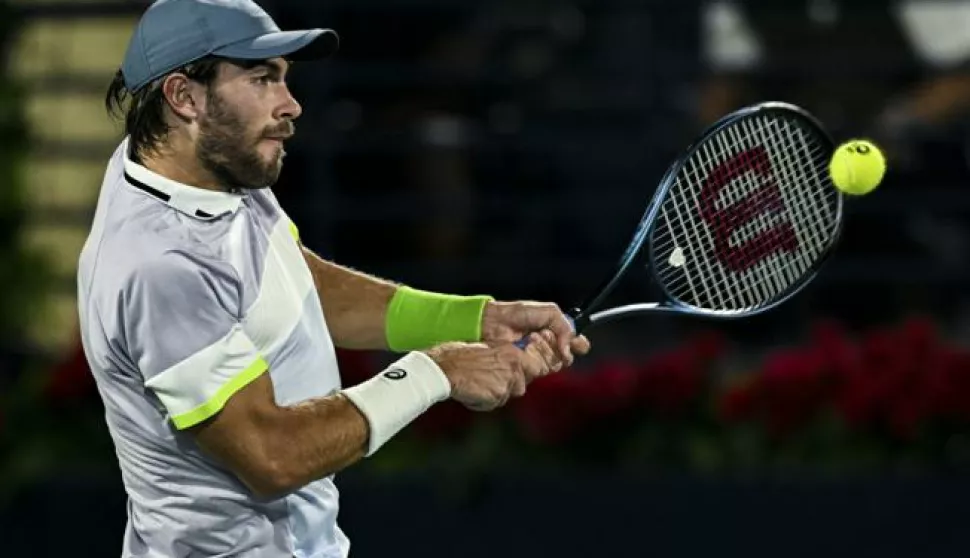 epa10499368 Borna Coric of Croatia in action against Daniil Medvedev of Russia during their quarter final match at the Dubai Duty Free Tennis ATP Championships 2023 in Dubai, United Arab Emirates, 02 March 2023. EPA/Yoshua Arias