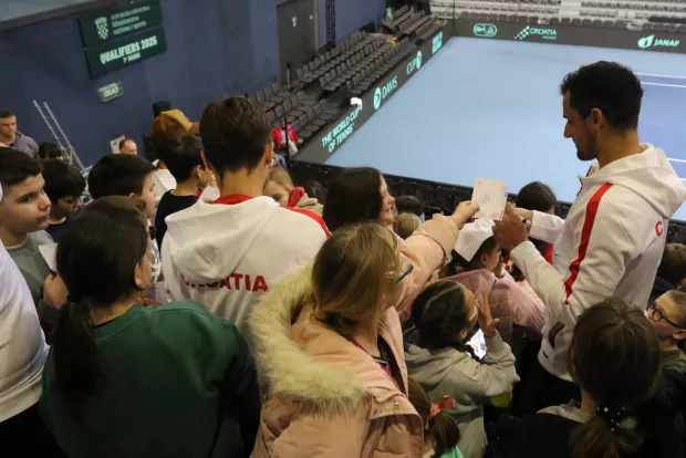 Osijek, 28. 01. 2025, Dvorana Gradski vrt. Davis Cup, otvroeni trening Hrvatske reprezentacije, druženje s djecom i gledanje utakmice u Saloonu.snimio GOJKO MITIĆ