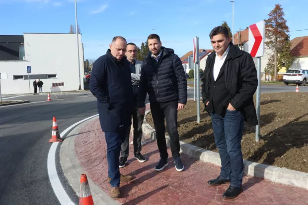 Josipovac, 29. 01. 2025, Radić na novom kružnom toku u Josipovcu, Osječka i Bzivačka. Milan Opačak, Janko Mihaljević, Ivan Radić i Željko Kovačević.snimio GOJKO MITIĆ