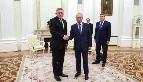 epa11790244 Russian President Vladimir Putin (C) shakes hands with Slovak Prime Minister Robert Fico (L) during their meeting at the Kremlin in Moscow, Russia, 22 December 2024. Fico is on a working visit to Moscow. EPA/ARTYOM GEODAKYAN/SPUTNIK/KREMLIN/POOL