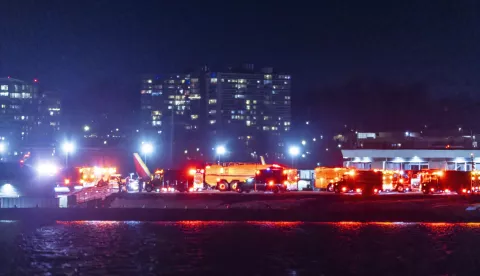 epa11862639 Rescue teams gather to respond to an airplane crash in the Potomac River near Ronald Reagan National Airport in Washington, DC, USA, 29 January 2025. According to a preliminary statement from the United States' Federal Aviation Authority (FAA), a PSA Airlines Bombardier CRJ700 regional jet that departed earlier today from Witchita, Kansas collided in midair with a Sikorsky H-60 helicopter while on approach to Reagan Washington National Airport'. EPA/JIM LO SCALZO