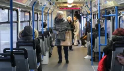 Osijek, 12. 12. 2024, Prvi dan voze tramvaji na linijama T2, kolodvorac Bikara i T1, Zeleno polje, Trg Ante Starčevića. Putnici, vozač...snimio GOJKO MITIĆ