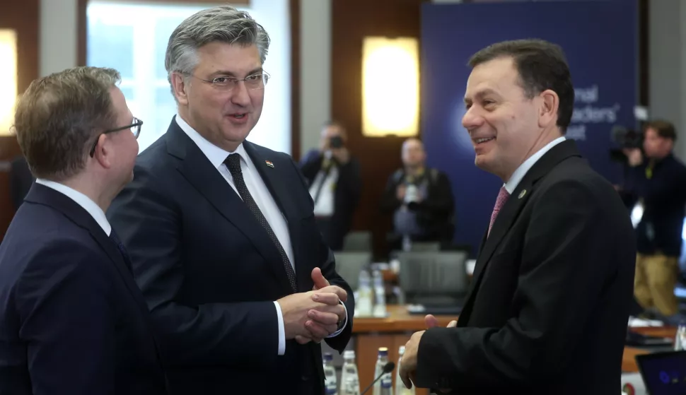 epa11872416 Croatian Prime Minister Andrej Plenkovic (C) and Portugal's Prime Minister Luis Montenegro (R) speak during a roundtable of the EU leaders' informal meeting on European defense at the Palais d'Egmont in Brussels, Belgium, 03 February 2025. The EU leaders gather to discuss how to strengthen European defense capabilities. EPA/OLIVIER HOSLET