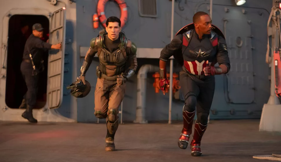 (L-R) The Falcon/Joaquin Torres (Danny Ramirez) and Captain America/Sam Wilson (Anthony Mackie) in Marvel Studios' CAPTAIN AMERICA: BRAVE NEW WORLD. Photo by Eli Ad&eacute;. &copy; 2024 MARVEL.Kapetan Amerika: Vrli novi svijet 