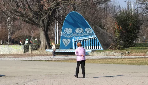 Osijek, 05. 02. 2025., Park kralja Držislava, postament, školjkaSNIMIO BRUNO JOBST