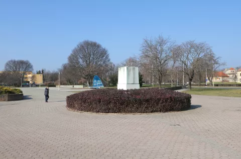 Osijek, 05. 02. 2025., Park kralja Držislava, postamentSNIMIO BRUNO JOBST