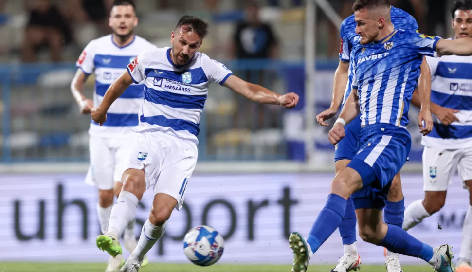 Zagreb, 26.08.2023 - Utakmica 6. kola HNL-a Lokomotiva - Osijek. Na slici Mijo Caktaš, Jon Mersinaj.foto HINA/ Damir SENČAR/ ds