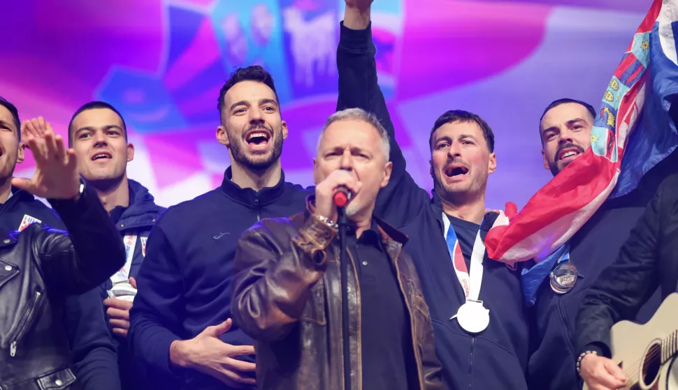 Zagreb, 03.02.2025 - Doček hrvatske rukometne reprezentacije sa Svjetskog rukometnog prvenstva nakno osvajanja srebrne medalje, na Trgu bana Jelačića. Na slici Marko Perković Thompson, Zvonimir Srna, Domagoj Duvnjak, Mateo Maraš.foto HINA/ Damir SENČAR/ ds