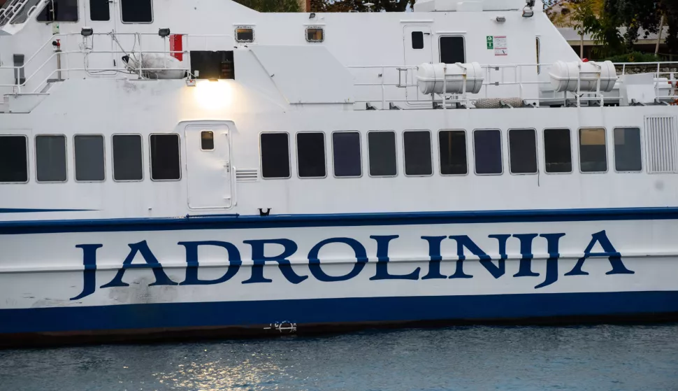 ZADAR - 22.11.2024 - ILUSTRACIJA - Oštećeni Jadrolinijin katamaran Silba stigao u Zadar