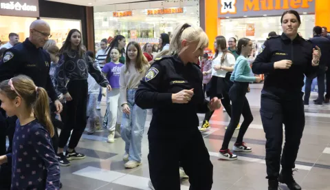 Osijek, 14. 02. 2024, TC Portanova. Plesna kampanja "Milijarda ustaje", Nacionalni preventivni program "Živi život bez nasilja. Dragan Vulin...snimio GOJKO MITIĆ