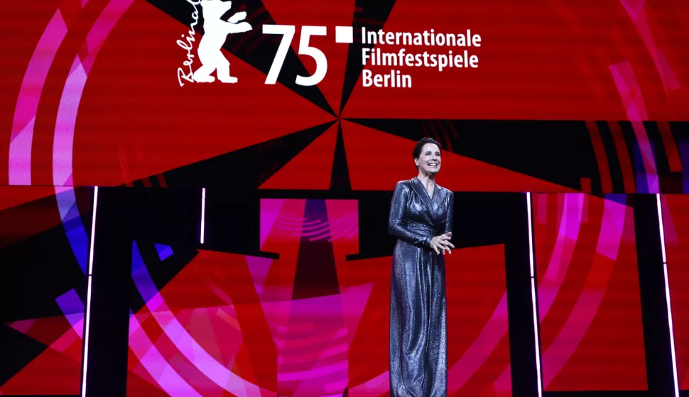 epa11893688 Luxembourgish presenter and actor Desiree Nosbusch addresses guests during the opening ceremony of the 75th Berlin International Film Festival, in Berlin, Germany, 13 February 2025. The Berlinale will run from 13 to 23 February 2025. EPA/HANNIBAL HANSCHKE