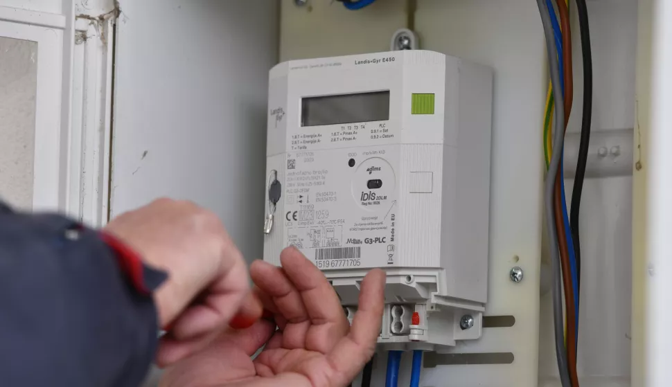 10.02.2024., Sibenik - Promjena brojila za struju. Photo: Hrvoje Jelavic/PIXSELL