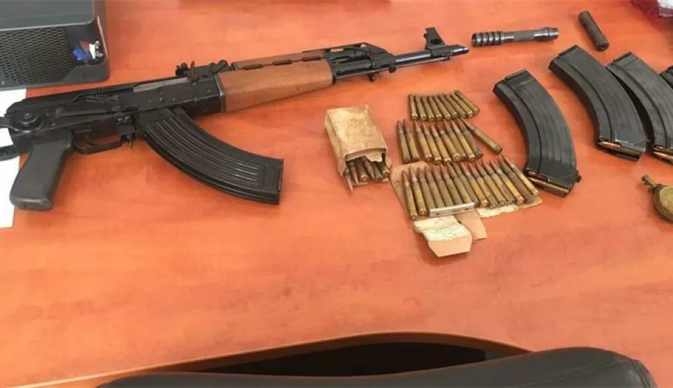 Kod 55-godišnjaka pronađena automatska puška, streljivo i tromblon, oružje, ilustracija