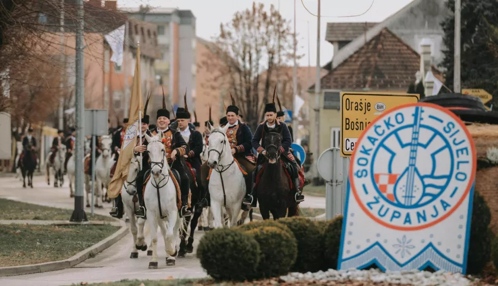 Šokačko sijelo Županja - grbustupljena fotografija