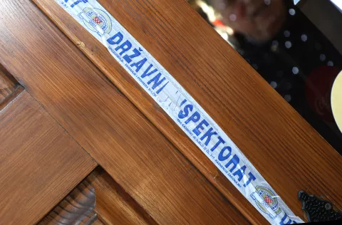 Osijek, 20. 02. 2025., Donji grad, državni inspektorat, naljepnice - državni inspektorat; traka - državni inspektorat, ugostiteljski objekt; zatvoreno; pečat; zapečaćenoSNIMIO BRUNO JOBST