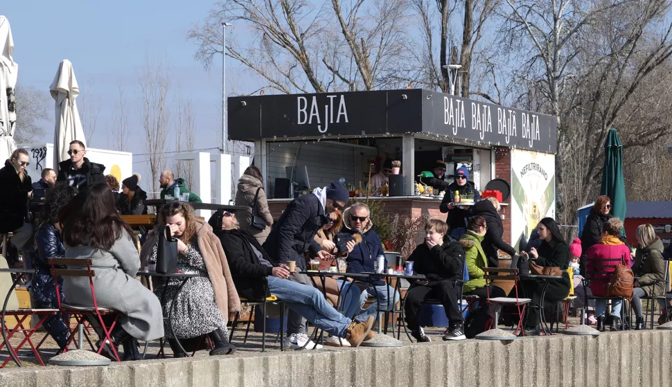 Osijek, 22. 02. 2025., Bajta, Dnevni đir, kava, zubato sunce, zima, hladnoća, samo najupornijiSNIMIO BRUNO JOBST