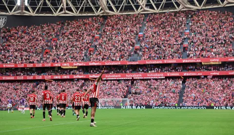 epa11918377 Athletic Club's Maroan Sannadi (C) celebrates after scoring his team's third goal during the LaLiga soccer match Athletic Club vs Real Valladolid at San Mames stadium in Bilbao, northern Spain, 23 February 2025. EPA/LUIS TEJIDO